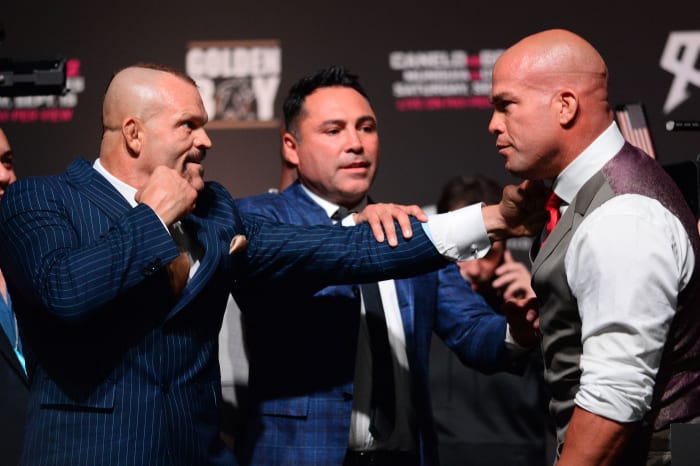Fight promoter Oscar De La Hoya (center) gets in between Chuck Liddell (left) and Tito Ortiz while promoting their upcoming MMA bout at T-Mobile Arena.